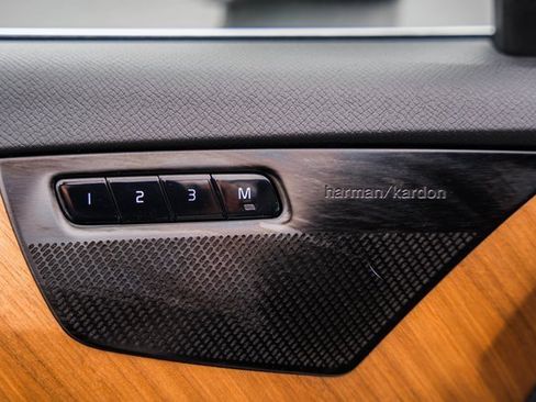 Used 2022 Volvo XC90 T6 Momentum w/ Advanced Package image 38