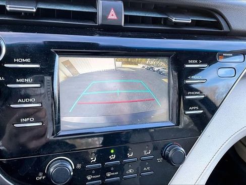 Used 2018 Toyota Camry LE image 11