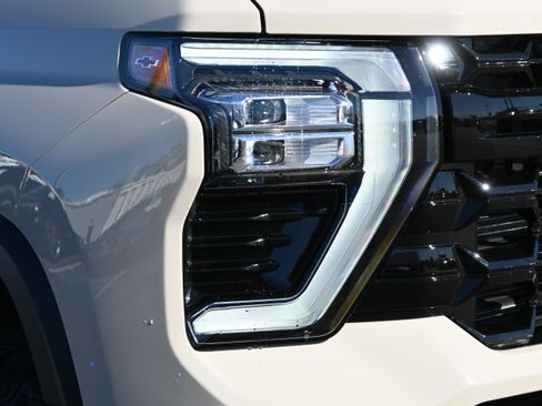 Used 2026 Chevrolet Silverado 2500 ZR2 image 13