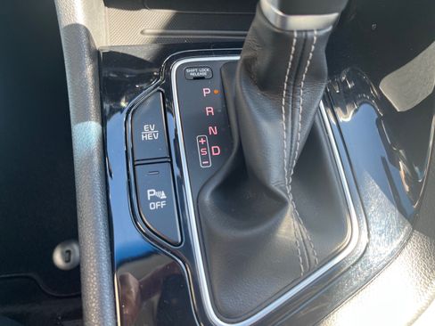 Used 2020 Kia Niro EX Premium FWD image 32