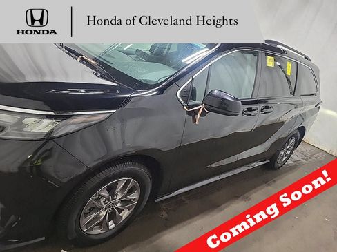Used 2024 Toyota Sienna LE AWD/4WD image 1