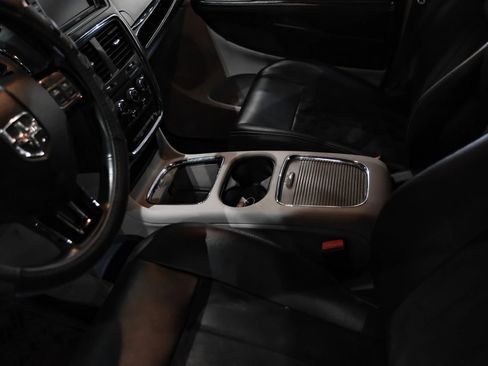Used 2018 Dodge Grand Caravan SXT FWD image 20