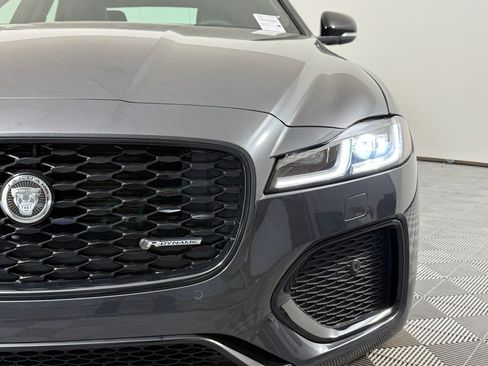 Used 2024 Jaguar XF R-Dynamic SE AWD/4WD image 11