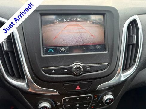 Used 2018 Chevrolet Equinox LT FWD image 14