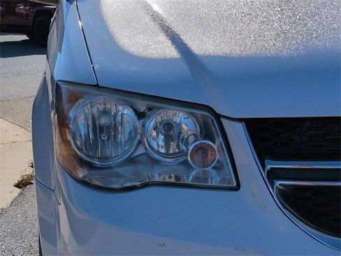 Certified 2019 Dodge Grand Caravan SXT image 9