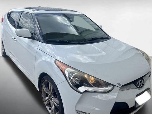 Used 2017 Hyundai Veloster Value Edition FWD image 1