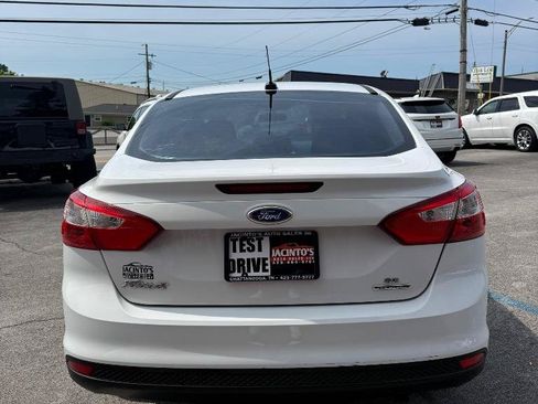 Used 2013 Ford Focus SE w/ SE Winter Pkg FWD image 4