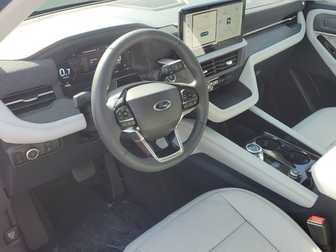 New 2026 Ford Explorer Platinum w/ LUX Leather Package AWD/4WD image 17