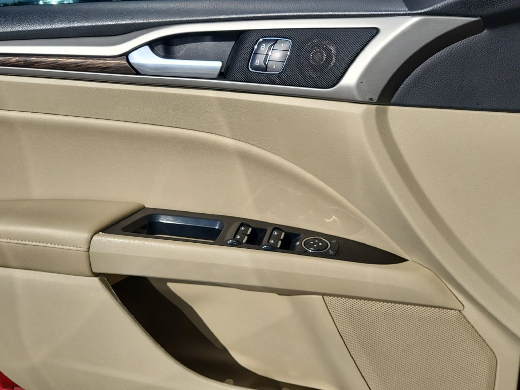 Used 2013 Ford Fusion SE FWD image 10