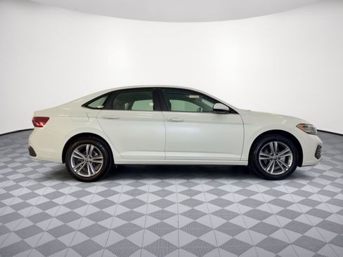 Used 2024 Volkswagen Jetta SE w/ Panoramic Sunroof Package FWD image 8