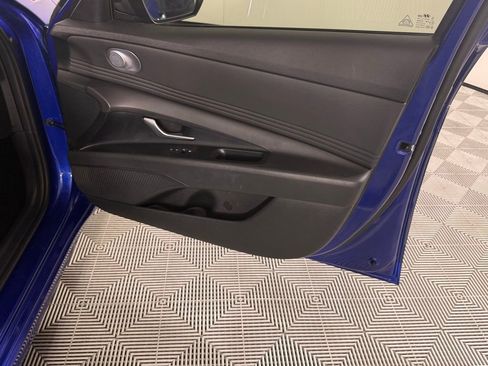 Used 2023 Hyundai Elantra SEL w/ Convenience Package image 31