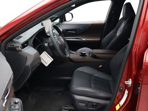 Used 2024 Toyota Venza Limited image 14
