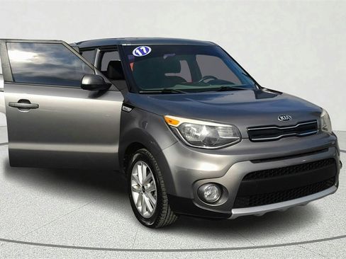 Used 2017 Kia Soul + image 8