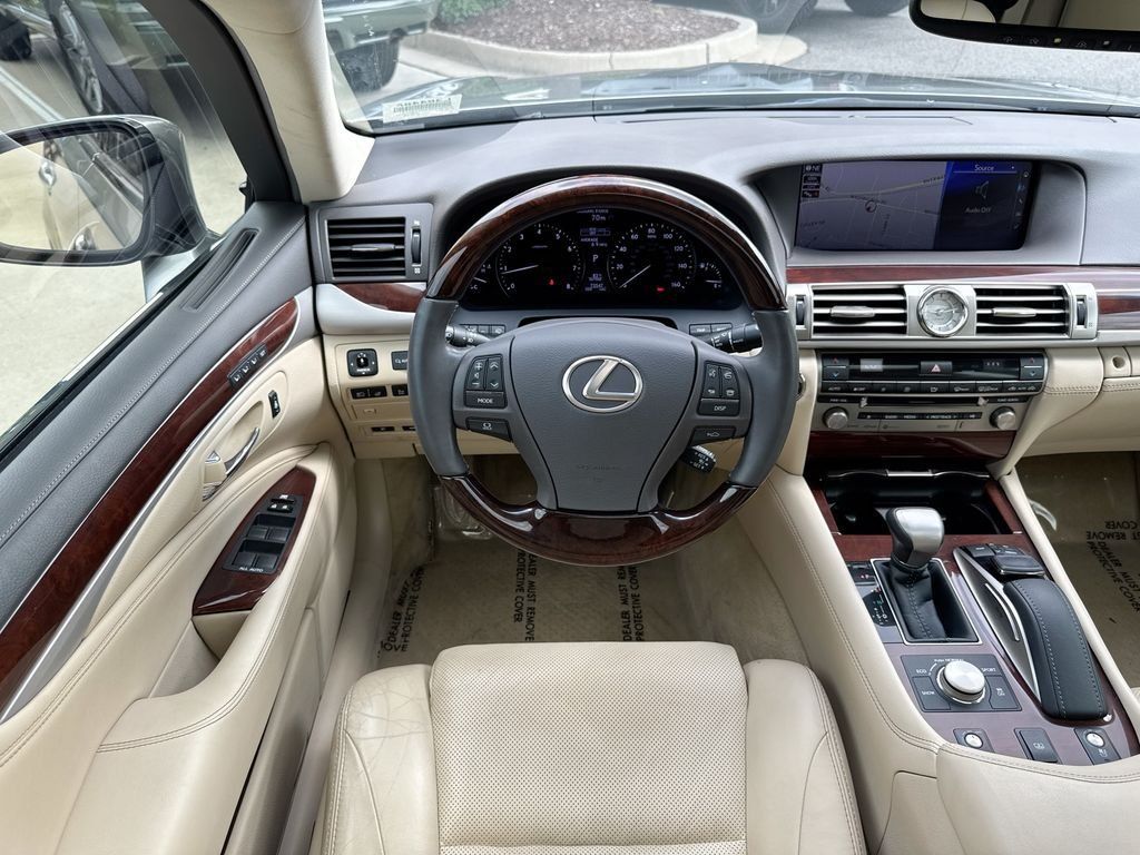 Used 2017 Lexus LS 460 w/ Comfort Package RWD image 11