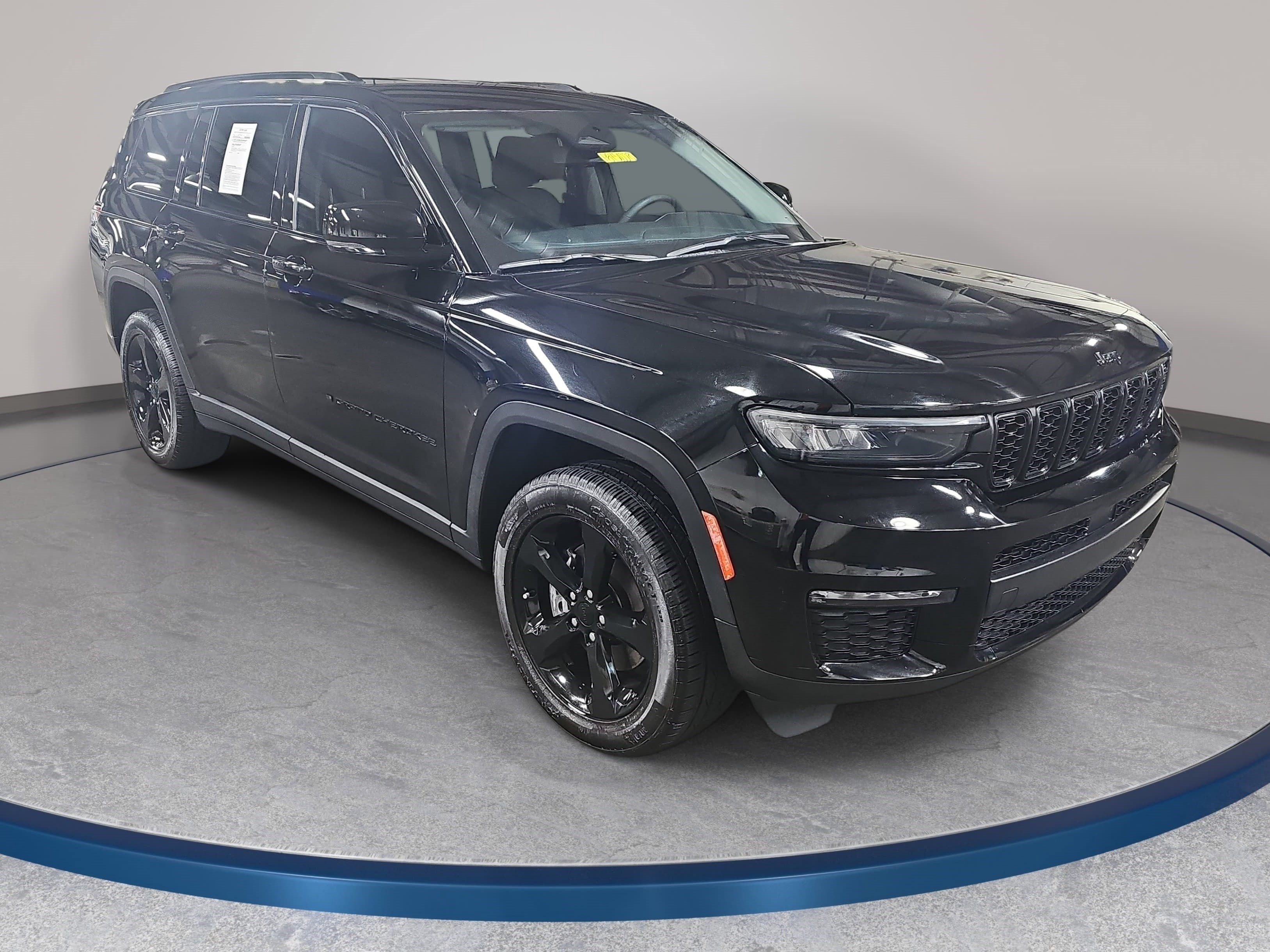 Used 2023 Jeep Grand Cherokee L Limited w/ Black Appearance Package AWD/4WD image 3