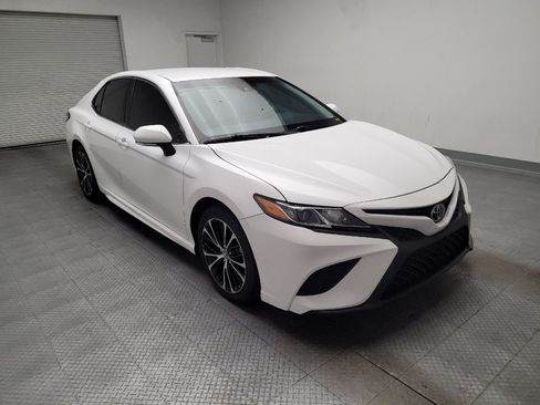 Used 2018 Toyota Camry SE w/ Convenience Package FWD image 13