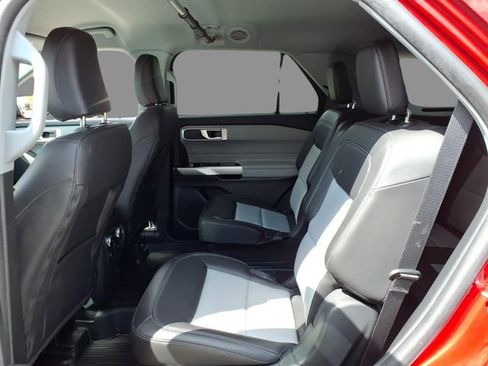Used 2023 Ford Explorer XLT w/ Equipment Group 202A AWD/4WD image 5