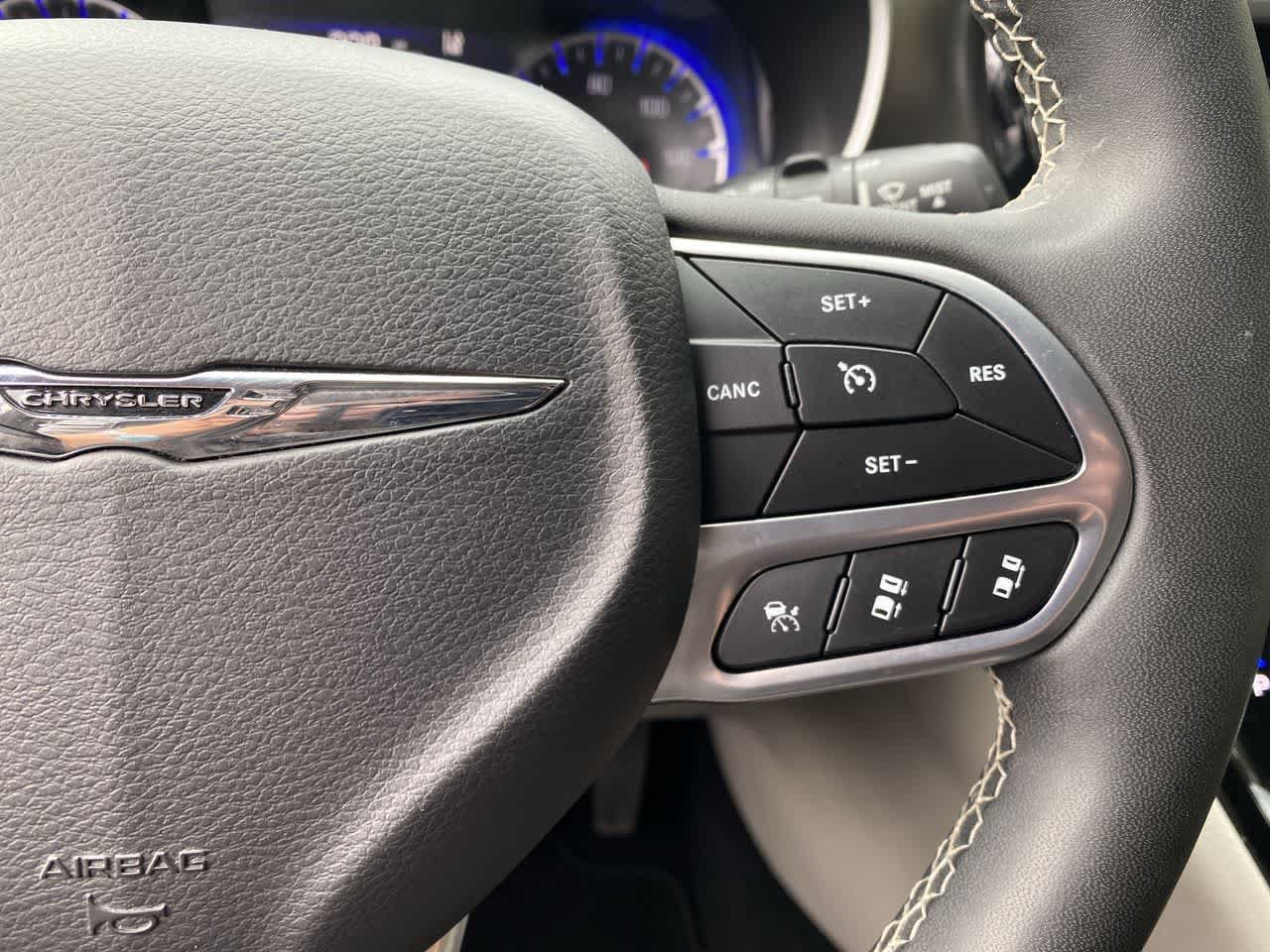 Used 2024 Chrysler Pacifica Touring-L FWD image 21
