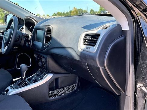 Used 2019 Jeep Compass Sport AWD/4WD image 14