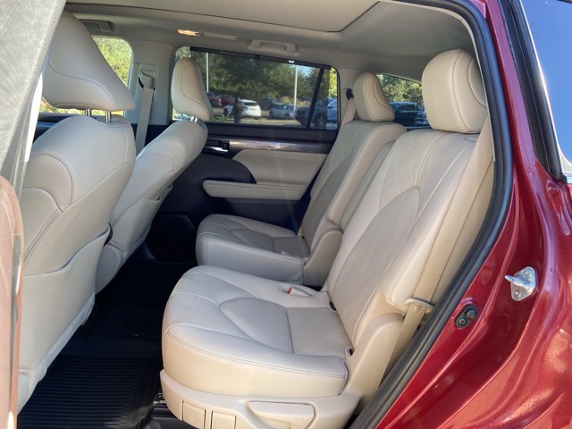 Used 2021 Toyota Highlander Platinum AWD/4WD image 16