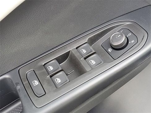 New 2026 Volkswagen Taos SE image 19