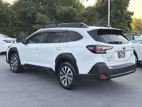 Certified 2025 Subaru Outback Premium AWD/4WD image 9