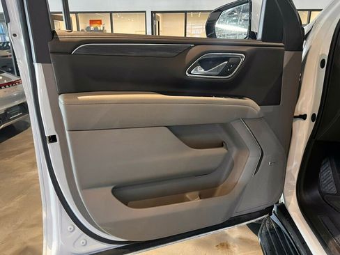 Used 2022 GMC Yukon SLT w/ SLT Premium Package image 9