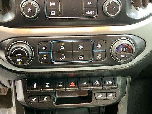 Used 2021 Chevrolet Colorado ZR2 w/ ZR2 Midnight Special Edition AWD/4WD image 16