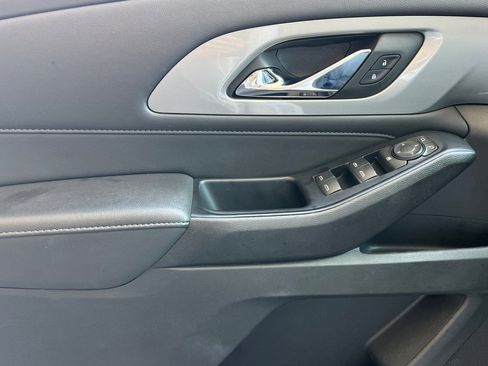 Certified 2023 Chevrolet Traverse LT image 11