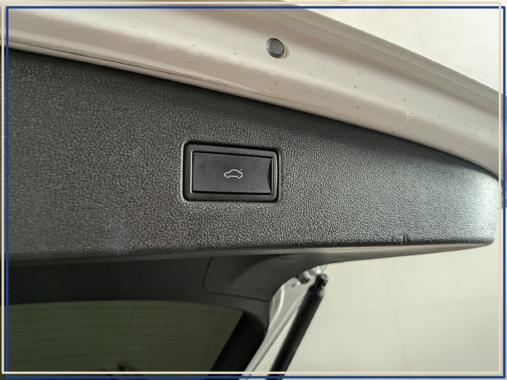 Used 2024 Volkswagen Tiguan SEL R-Line AWD/4WD image 16