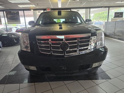 Used 2007 Cadillac Escalade ESV AWD w/ Information Package image 2