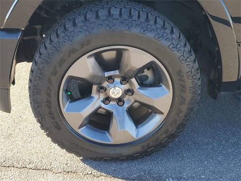 Used 2022 RAM 1500 Big Horn w/ Built-to-serve Edition image 33