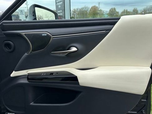Used 2022 Lexus ES 300h w/ Luxury Package FWD image 24