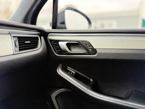 Used 2018 Porsche Macan Turbo image 28