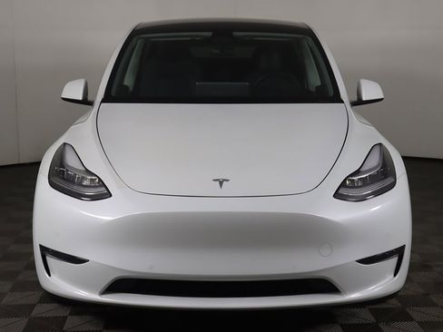 Used 2021 Tesla Model Y Long Range image 11