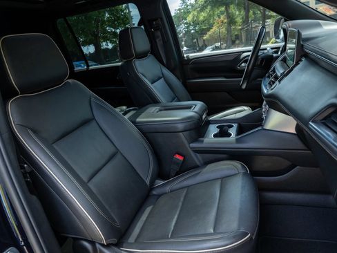 Used 2022 GMC Yukon XL SLT AWD/4WD image 16