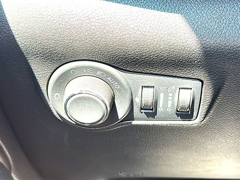 Used 2025 Jeep Compass Trailhawk AWD/4WD image 35