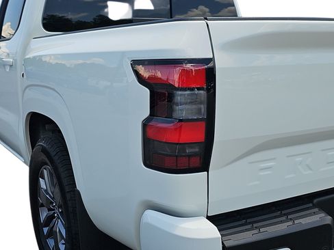 Used 2025 Nissan Frontier SV RWD image 29