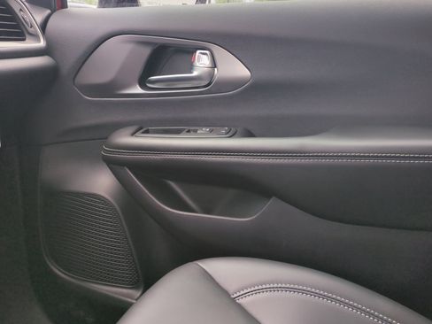 New 2026 Chrysler Pacifica Select FWD image 16