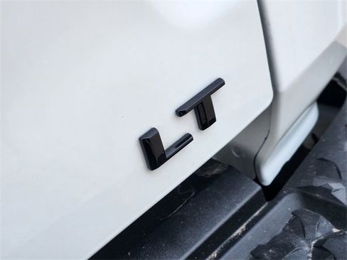 Used 2024 Chevrolet Colorado LT w/ LT Convenience Package III image 12