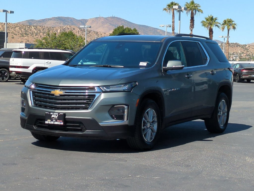 Used 2023 Chevrolet Traverse LT FWD image 4