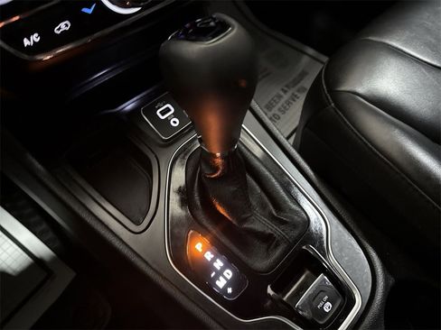 Used 2020 Jeep Cherokee Altitude image 17