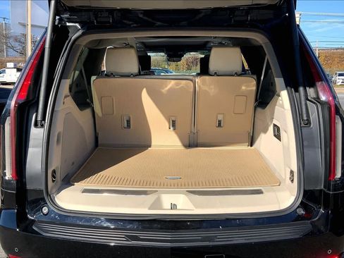 Used 2023 Cadillac Escalade ESV Sport Platinum image 35