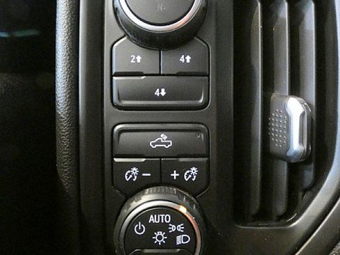 Used 2021 Chevrolet Silverado 2500 Custom w/ Custom Value Package image 17