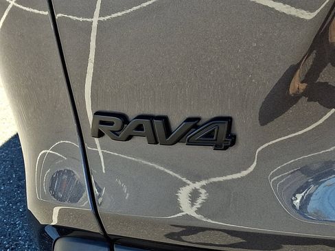 Used 2022 Toyota RAV4 LE image 29