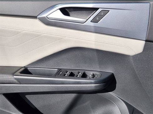 New 2026 Volkswagen Taos SEL image 3