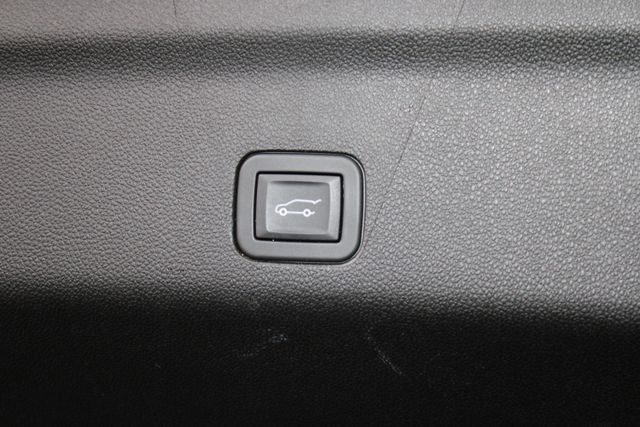 Used 2025 Cadillac Escalade Sport Platinum w/ LPO, Floor Liner Package AWD/4WD image 30