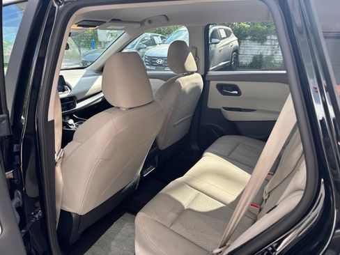 Used 2025 Nissan Rogue SV FWD image 34