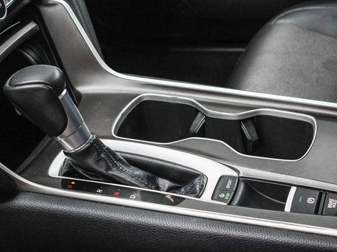 Used 2018 Honda Accord Sport image 28