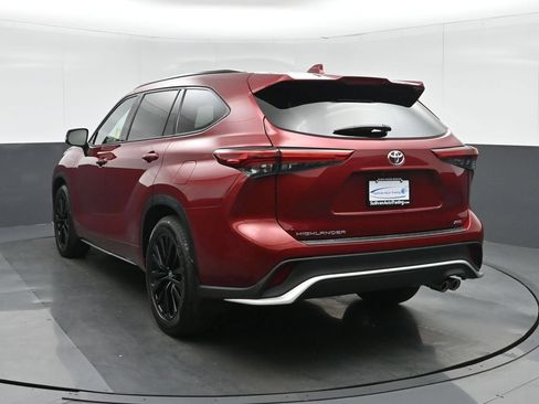 Used 2023 Toyota Highlander XSE FWD image 5